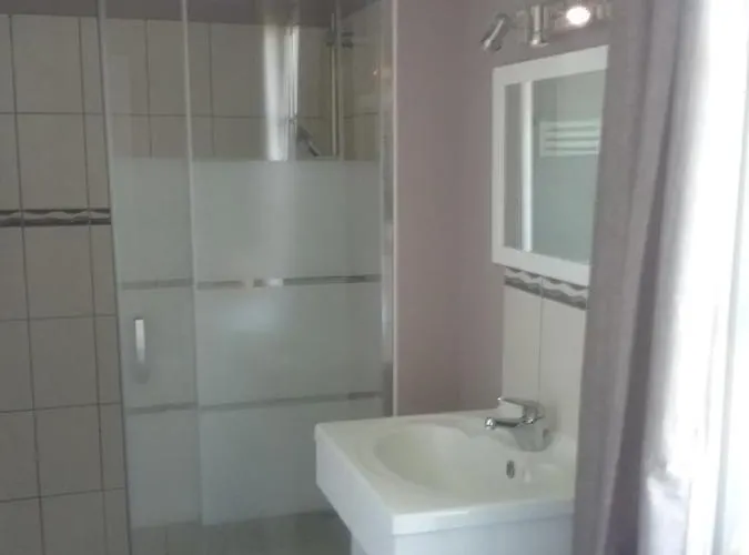 Au Sourire Des Jeunes Guest house